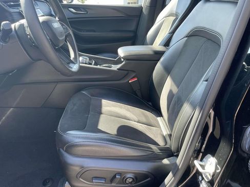 Used 2024 Jeep Grand Cherokee L Laredo image 15