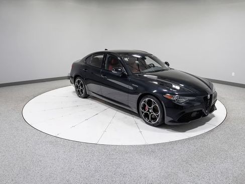 Used 2022 Alfa Romeo Giulia Veloce AWD/4WD image 31