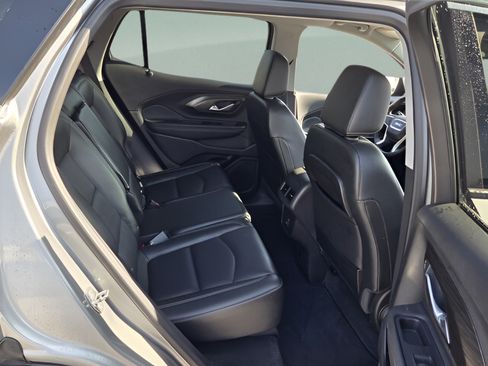Used 2024 GMC Terrain SLT AWD/4WD image 14