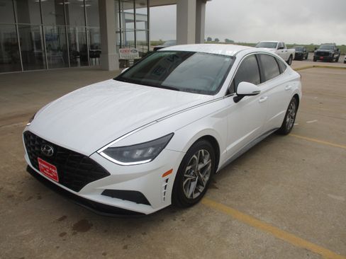 Used 2021 Hyundai Sonata SEL FWD image 2