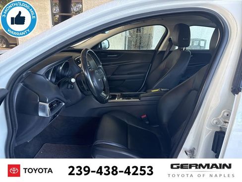 Used 2019 Jaguar XE Premium image 16