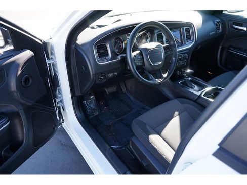 Used 2018 Dodge Charger SXT image 13