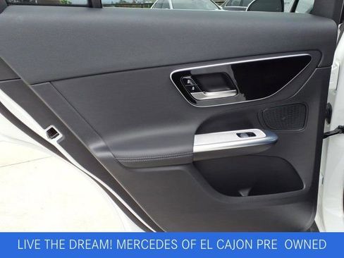 Used 2025 Mercedes-Benz GLC 300 image 17