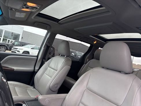 Used 2017 Toyota Sienna Limited Premium AWD/4WD image 28