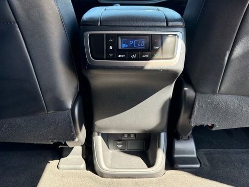 Used 2018 Toyota Highlander XLE image 36