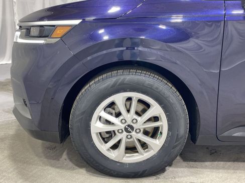 Used 2024 Kia Carnival LX image 18