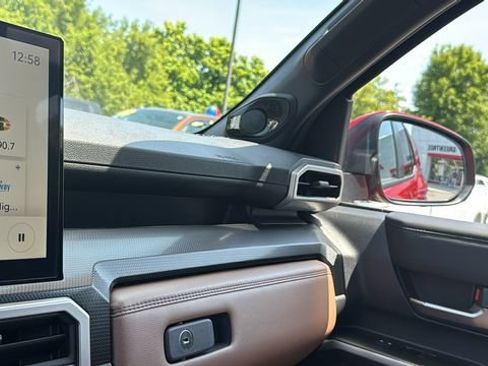 Certified 2025 Toyota 4Runner Limited AWD/4WD image 18