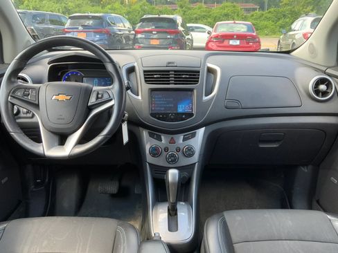 Used 2016 Chevrolet Trax LT w/ LT Sun and Sound Package AWD/4WD image 12