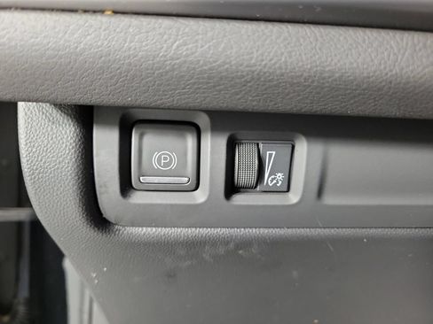 Used 2025 Cadillac XT4 Premium Luxury FWD image 31