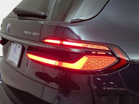 Used 2024 BMW X7 xDrive40i w/ Executive Package image 37