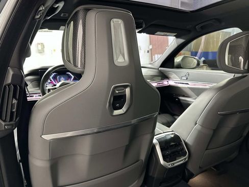 Used 2023 BMW 740i image 30