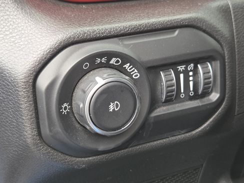 Used 2022 Jeep Wrangler Unlimited Rubicon AWD/4WD image 13