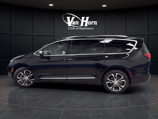 Certified 2025 Chrysler Pacifica Pinnacle w/ Trailer Tow Group AWD/4WD image 4