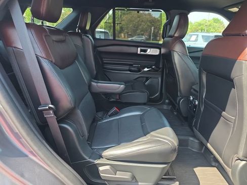 Used 2021 Ford Explorer Platinum w/ Equipment Group 601A AWD/4WD image 15