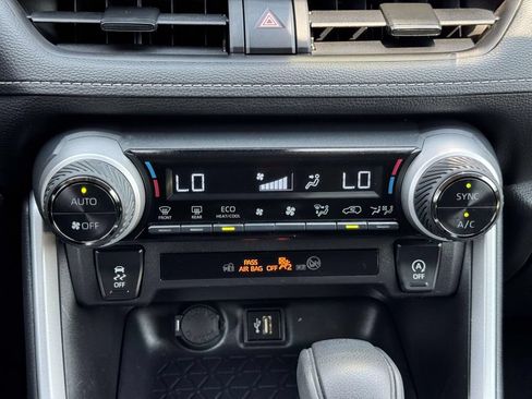Used 2025 Toyota RAV4 XLE FWD image 5