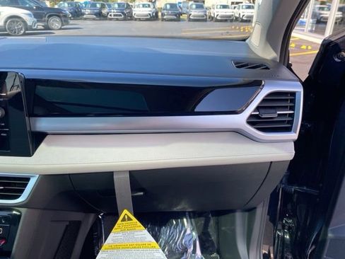 New 2025 Volkswagen Taos SE image 44