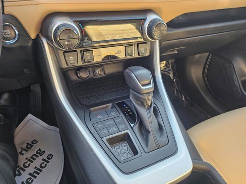 Used 2023 Toyota RAV4 XLE Premium image 14