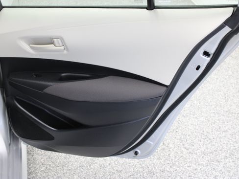 Used 2025 Toyota Corolla LE FWD image 29