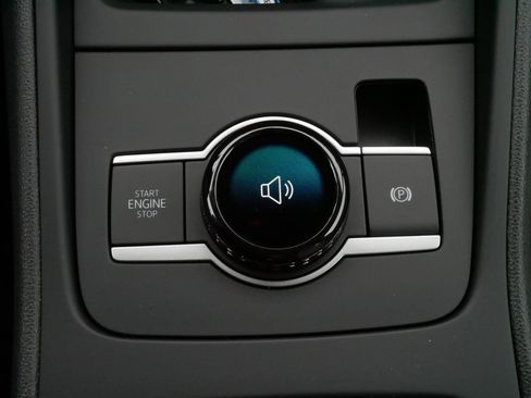 Used 2025 Volkswagen Tiguan SE image 27