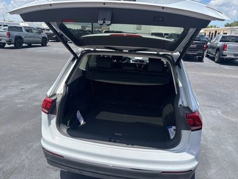 Used 2018 Volkswagen Tiguan SEL Premium AWD/4WD image 9