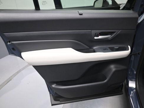 Certified 2024 Toyota Grand Highlander Platinum image 32