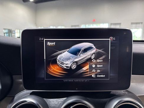 Used 2018 Mercedes-Benz GLC 300 w/ Multimedia Package image 85