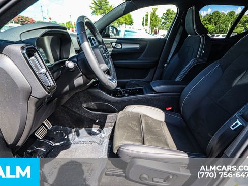 Used 2022 Volvo XC40 P8 Recharge Ultimate image 22