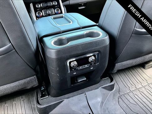 Used 2024 GMC Yukon Denali AWD/4WD image 12