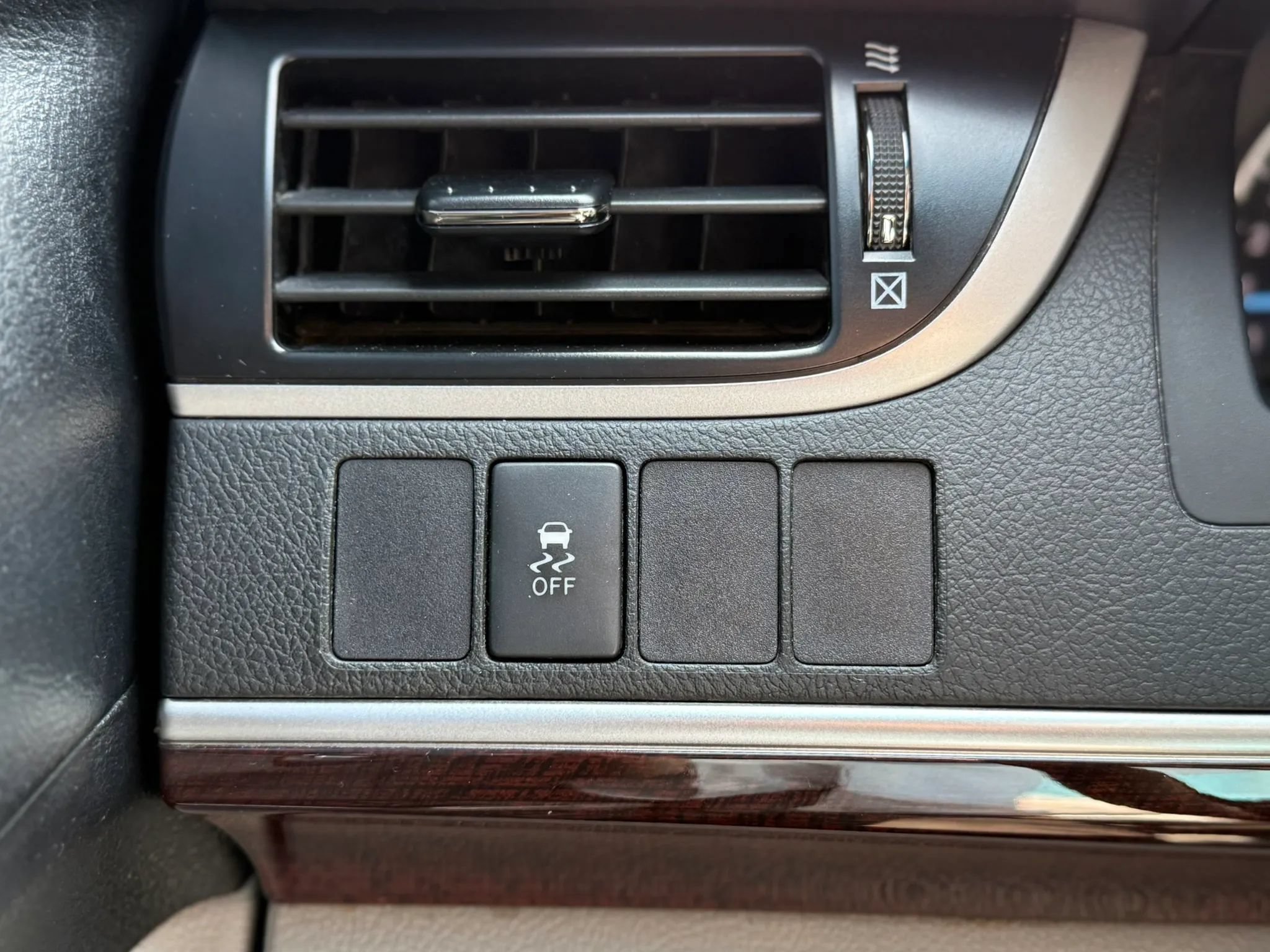 Used 2014 Toyota Camry XLE w/ Convenience Package FWD image 19