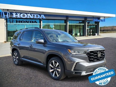 Used 2025 Honda Pilot Touring image 1