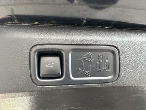 Used 2023 Ford Expedition Limited image 20