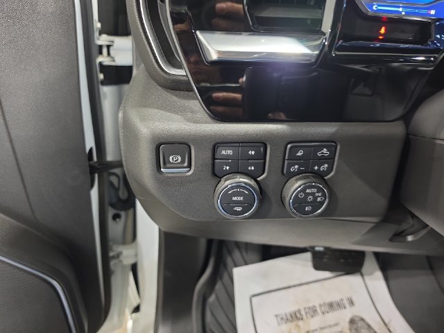 Used 2022 Chevrolet Silverado 1500 LT Trail Boss w/ Convenience Package II AWD/4WD image 19
