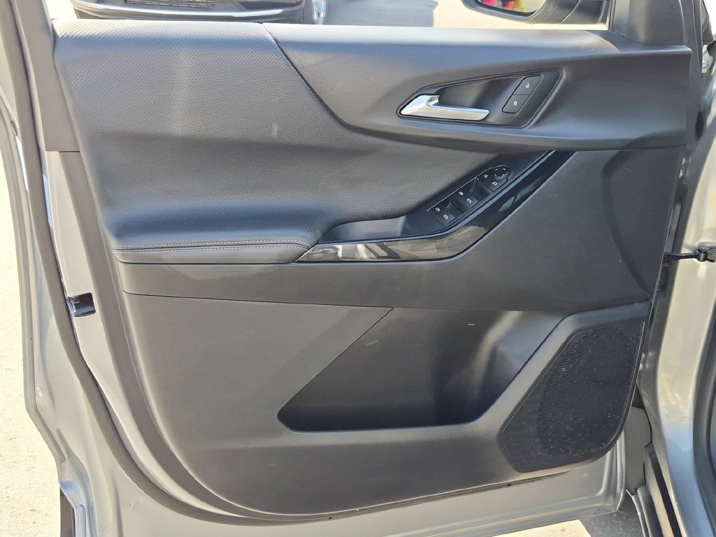 Used 2026 Chevrolet Equinox LT AWD/4WD image 11
