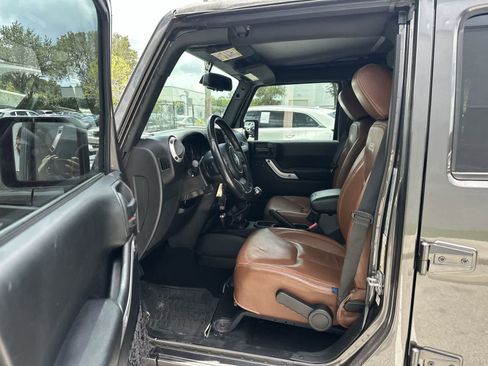Used 2017 Jeep Wrangler Unlimited Sahara w/ Max Tow Package AWD/4WD image 2