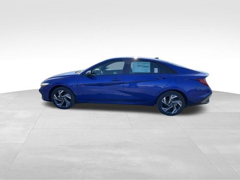 New 2025 Hyundai Elantra SEL image 13