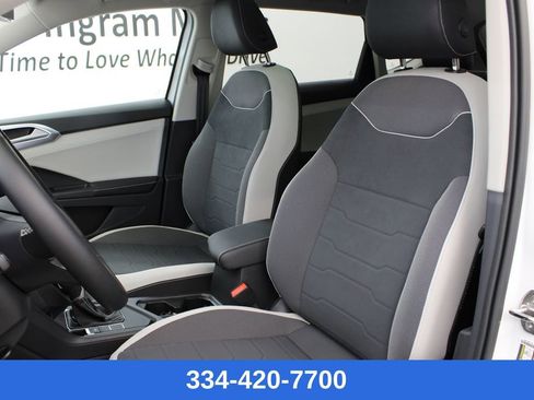 New 2026 Volkswagen Taos SE image 13