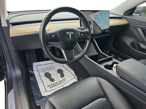 Used 2018 Tesla Model 3 Mid Range RWD image 16