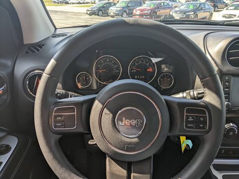 Used 2014 Jeep Compass Latitude AWD/4WD image 18