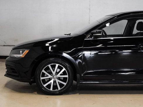 Used 2017 Volkswagen Jetta SE image 17