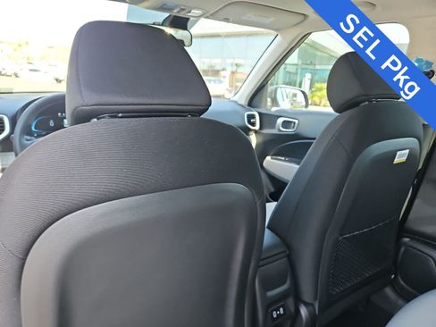 Used 2025 Hyundai Venue SEL FWD image 16