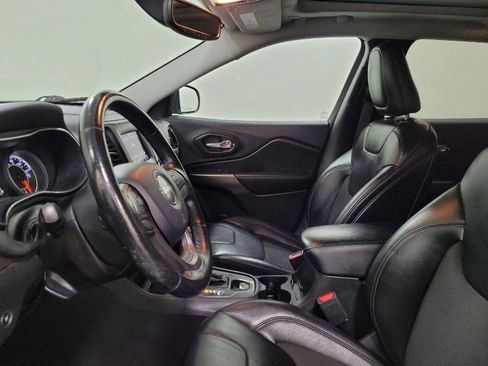 Used 2020 Jeep Cherokee Latitude Plus w/ Comfort/Convenience Group AWD/4WD image 17