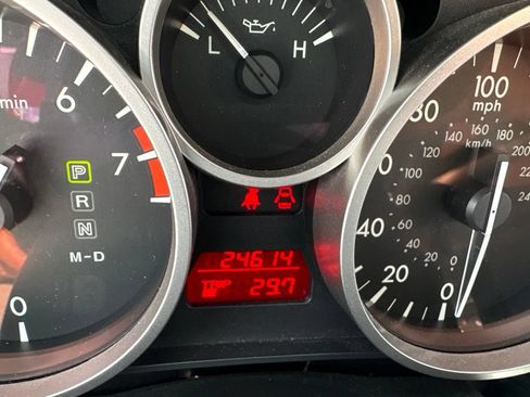 Used 2012 MAZDA MX-5 Miata Special Edition RWD image 17
