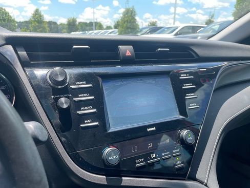 Used 2020 Toyota Camry SE FWD image 15