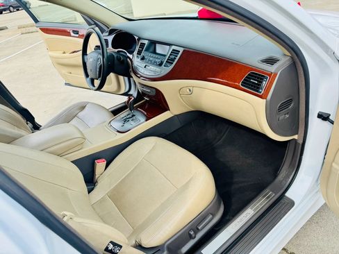Used 2014 Hyundai Genesis 3.8 RWD image 18