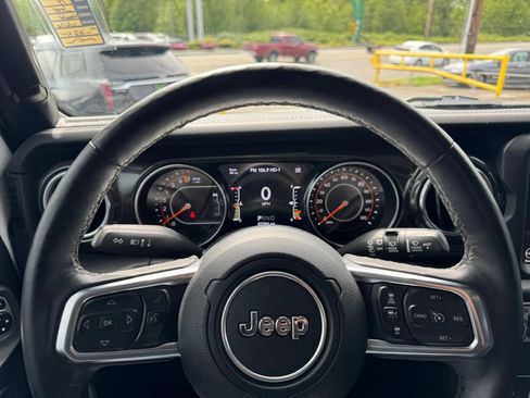 Used 2019 Jeep Wrangler Unlimited Sahara AWD/4WD image 20