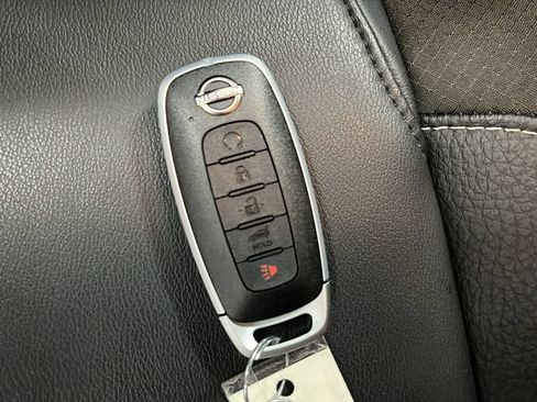 Used 2025 Nissan Pathfinder SL w/ SL Premium Package AWD/4WD image 21