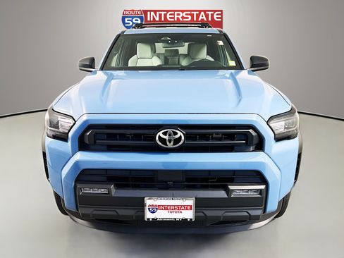 Certified 2025 Toyota 4Runner SR5 AWD/4WD image 2