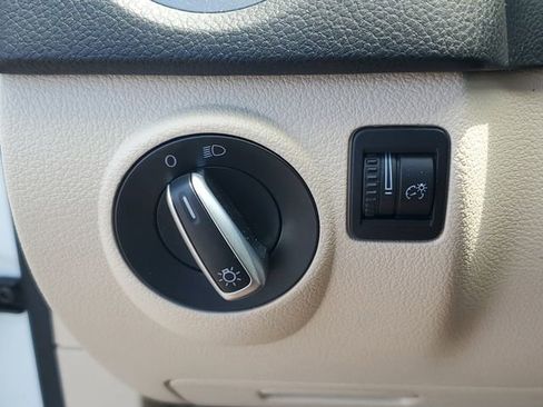 Used 2015 Volkswagen Tiguan SE FWD image 26