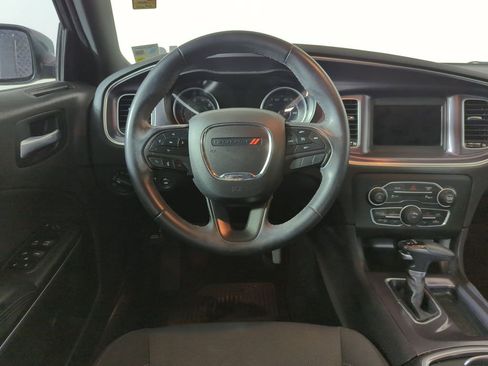 Used 2018 Dodge Charger SXT image 11