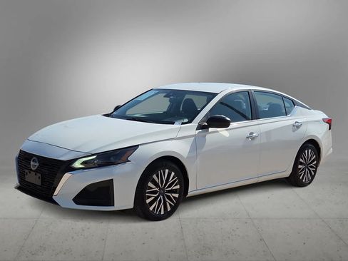 Used 2025 Nissan Altima 2.5 SV FWD image 4